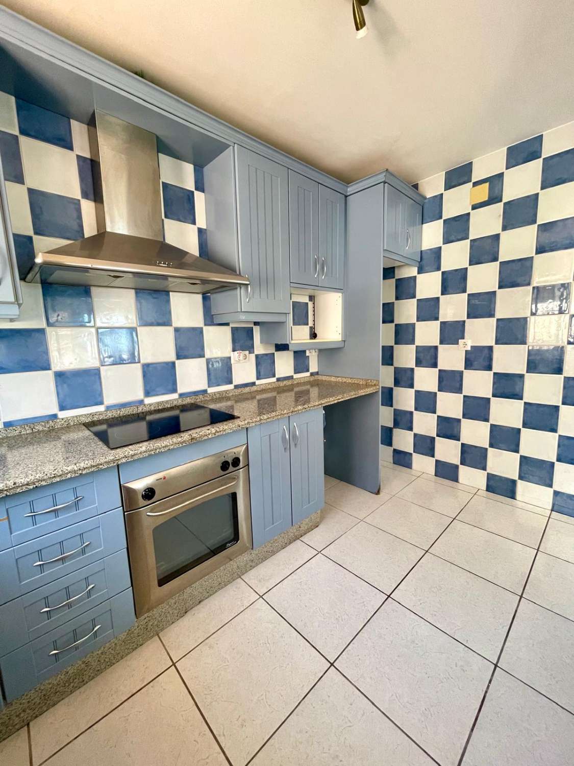 VILLA INDEPENDIENTE CON 4 DORMITORIOS + ESTUDIO EN ARROYO DE LA MIEL. IDEAL INVERSION PARA LAQUILER VACACIONAL.