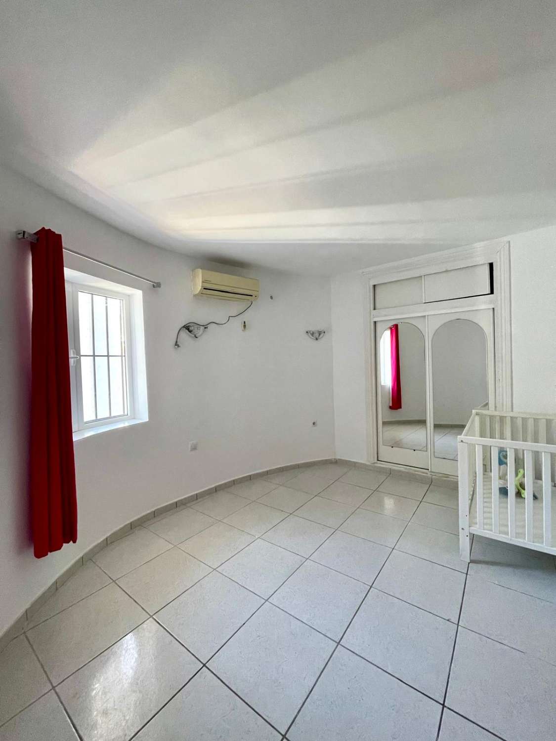 VILLA INDEPENDIENTE CON 4 DORMITORIOS + ESTUDIO EN ARROYO DE LA MIEL. IDEAL INVERSION PARA LAQUILER VACACIONAL.