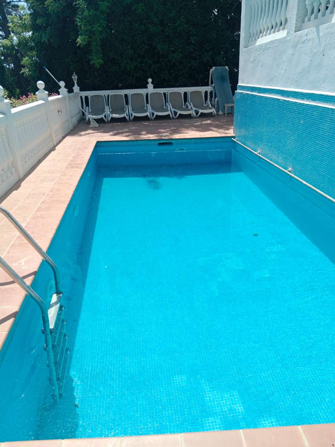 VILLA INDEPENDIENTE CON 4 DORMITORIOS + ESTUDIO EN ARROYO DE LA MIEL. IDEAL INVERSION PARA LAQUILER VACACIONAL.