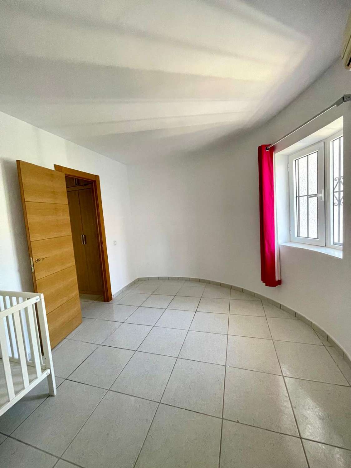 VILLA INDEPENDIENTE CON 4 DORMITORIOS + ESTUDIO EN ARROYO DE LA MIEL. IDEAL INVERSION PARA LAQUILER VACACIONAL.