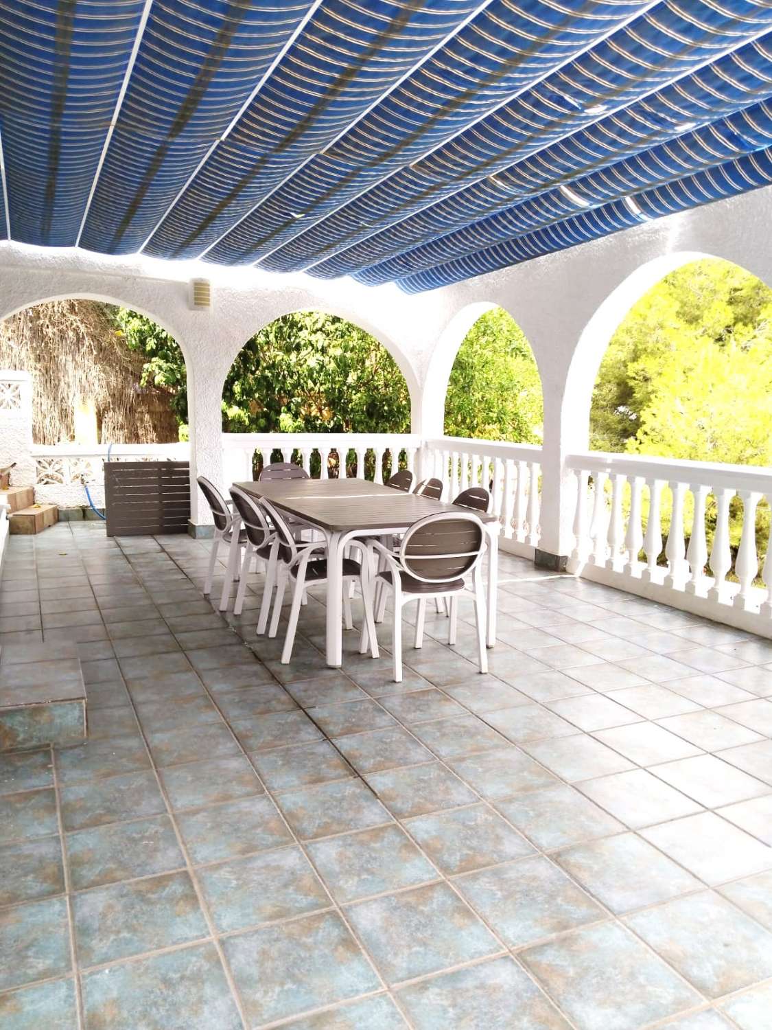 VILLA INDEPENDIENTE CON 4 DORMITORIOS + ESTUDIO EN ARROYO DE LA MIEL. IDEAL INVERSION PARA LAQUILER VACACIONAL.