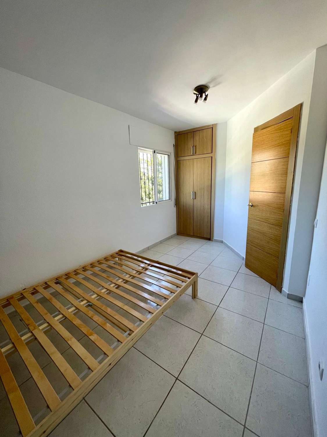VILLA INDEPENDIENTE CON 4 DORMITORIOS + ESTUDIO EN ARROYO DE LA MIEL. IDEAL INVERSION PARA LAQUILER VACACIONAL.