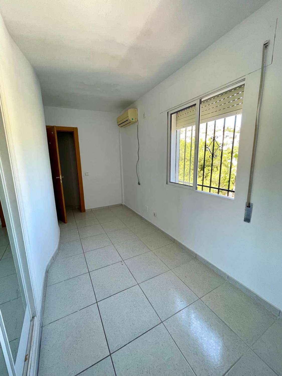VILLA INDEPENDIENTE CON 4 DORMITORIOS + ESTUDIO EN ARROYO DE LA MIEL. IDEAL INVERSION PARA LAQUILER VACACIONAL.