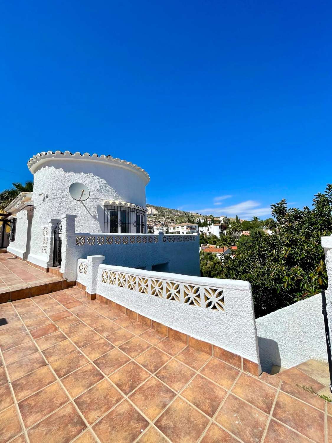 VILLA INDEPENDIENTE CON 4 DORMITORIOS + ESTUDIO EN ARROYO DE LA MIEL. IDEAL INVERSION PARA LAQUILER VACACIONAL.