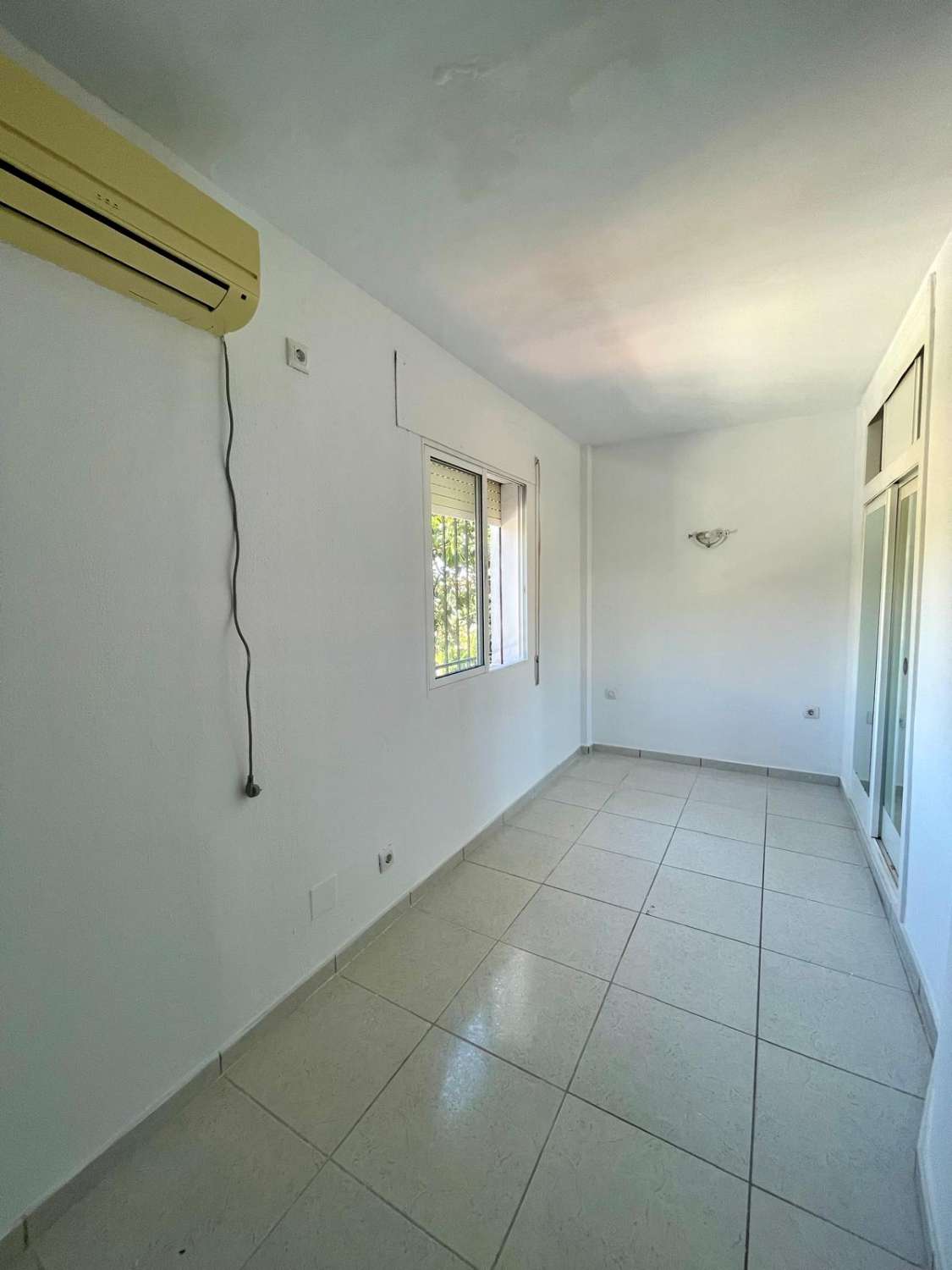 VILLA INDEPENDIENTE CON 4 DORMITORIOS + ESTUDIO EN ARROYO DE LA MIEL. IDEAL INVERSION PARA LAQUILER VACACIONAL.