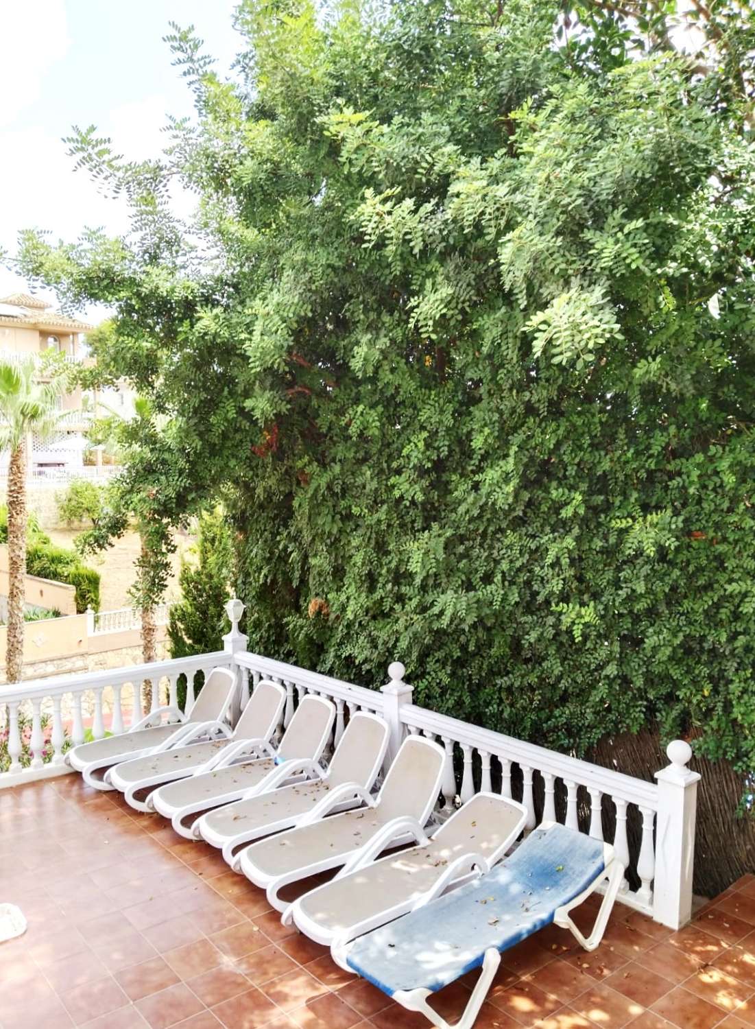 VILLA INDEPENDIENTE CON 4 DORMITORIOS + ESTUDIO EN ARROYO DE LA MIEL. IDEAL INVERSION PARA LAQUILER VACACIONAL.