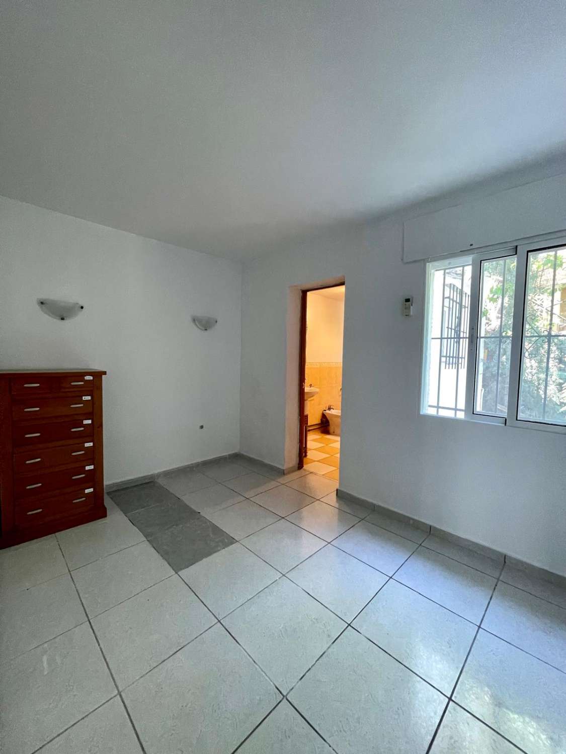 VILLA INDEPENDIENTE CON 4 DORMITORIOS + ESTUDIO EN ARROYO DE LA MIEL. IDEAL INVERSION PARA LAQUILER VACACIONAL.