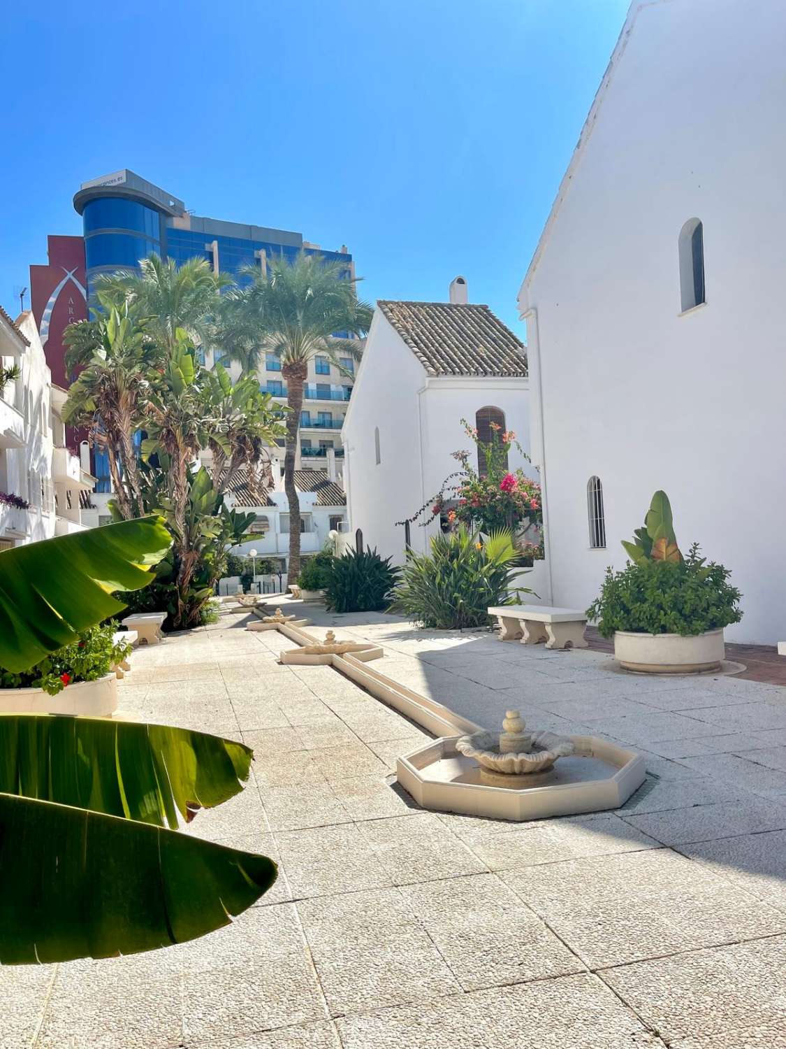 LÅNGTIDSUTHYRNING - STORT PARHUS MED 3 SOVRUM + VIND INTILL HAVET-BENALMADENA COSTA