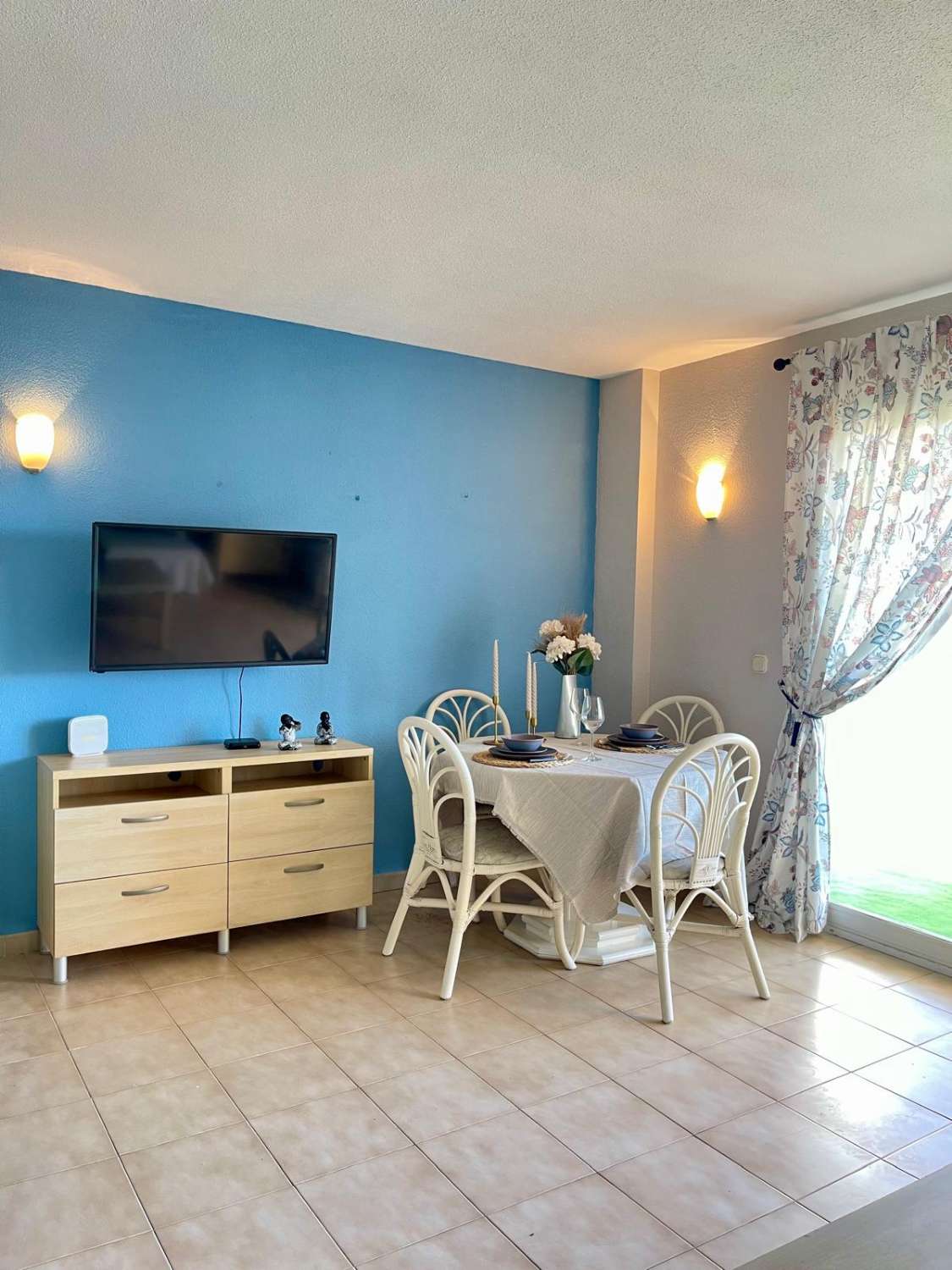 RUIM APPARTEMENT AAN ZEE AAN DE HOOFDLAAN VAN BENALMADENA COSTA