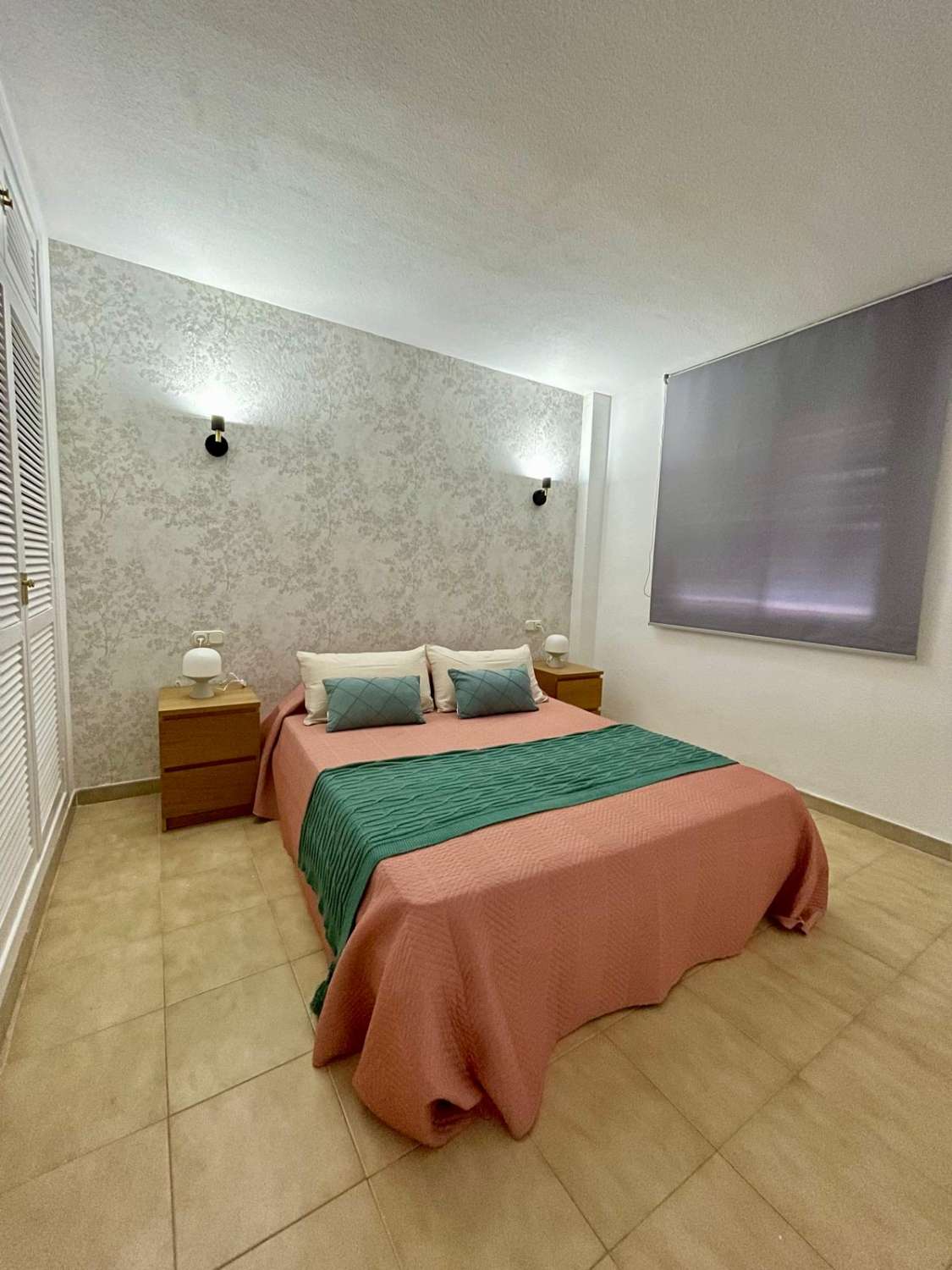RUIM APPARTEMENT AAN ZEE AAN DE HOOFDLAAN VAN BENALMADENA COSTA