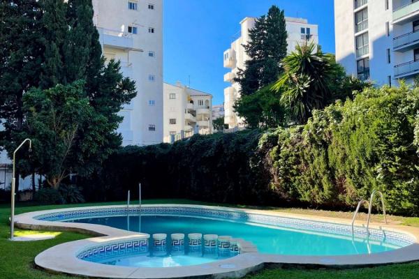 RUIM APPARTEMENT AAN ZEE AAN DE HOOFDLAAN VAN ...
